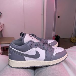 jordan 1s. grey. size 4y